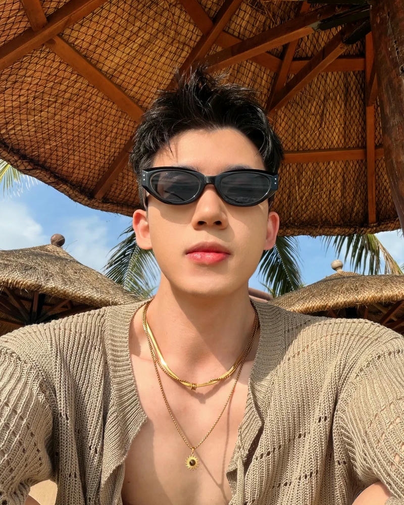 Ảnh trai đẹp mang diện mạo mạnh mẽ và lịch thiệp