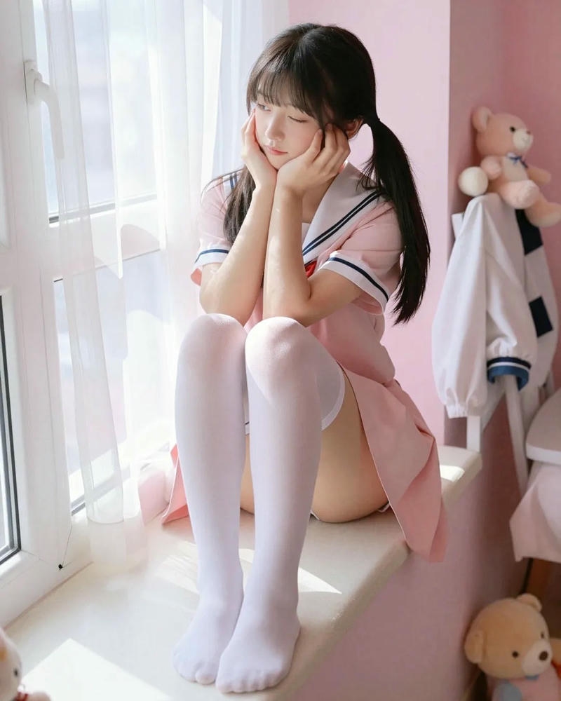 Cô gái diện pinky với nhan sắc tươi tắn rạng rỡ
