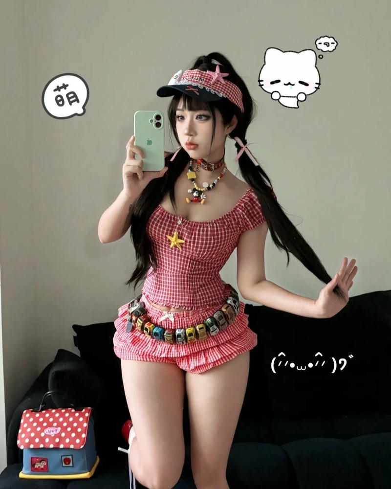 Cô gái xinh mặc pinky với diện mạo trẻ trung