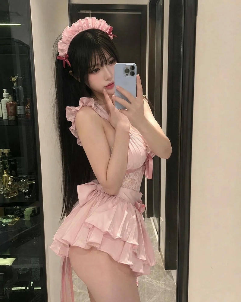 Gái xinh mặc pinky có vẻ ngoài dịu dàng cuốn hút
