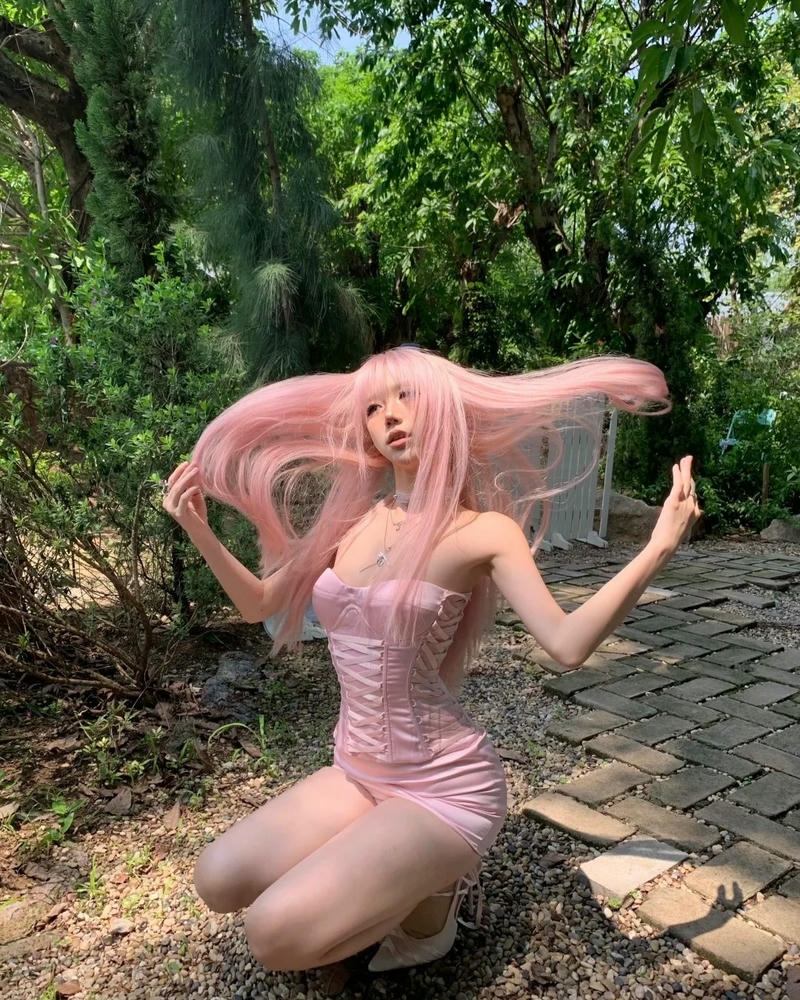 Gái xinh mặc pinky sở hữu gương mặt xinh đẹp khả ái