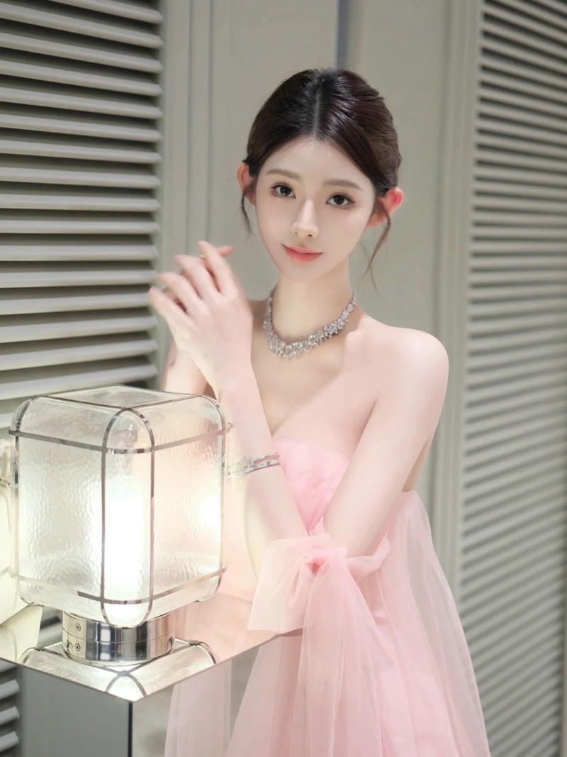 Gái xinh mặc pinky với diện mạo xinh xắn nổi bật
