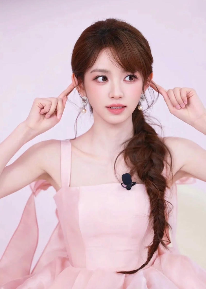 Gái xinh mặc pinky với vẻ đẹp trong trẻo tự nhiên