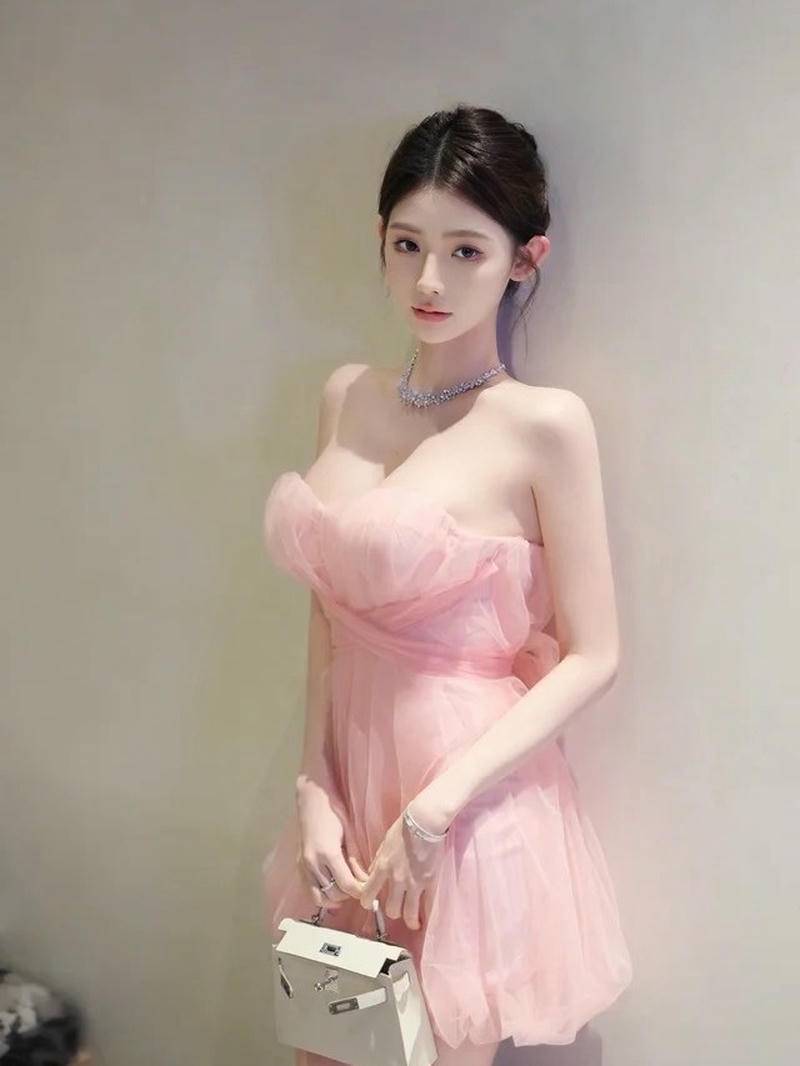 Gái xinh mặc pinky với vẻ ngoài trẻ trung duyên dáng