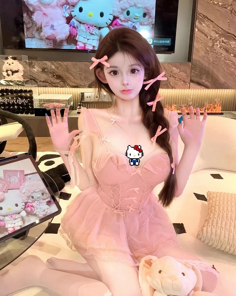 Gương mặt xinh đẹp mặc pinky đầy nét nữ tính