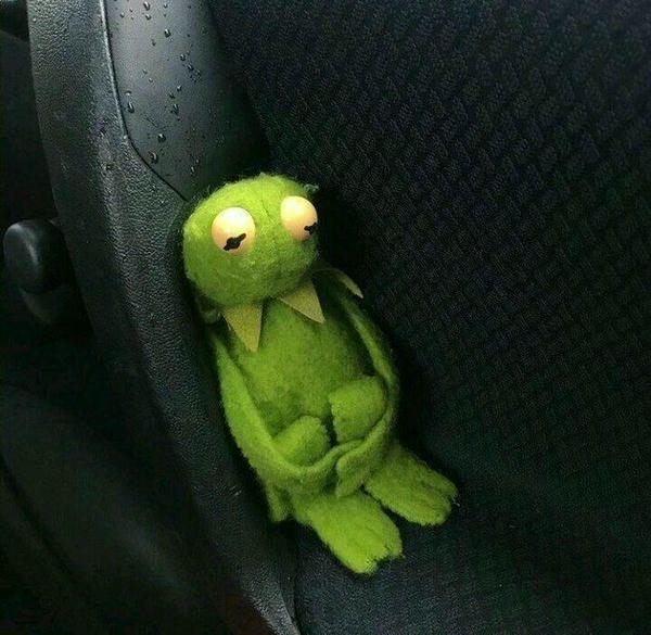 Meme buồn bã thể hiện ánh mắt xa xăm