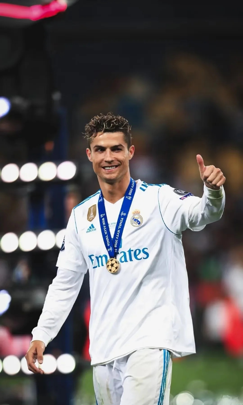 ảnh Cristiano Ronaldo đẹp trai