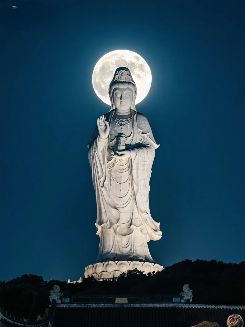 ảnh Quan Âm Bồ Tát ngồi trên tòa sen