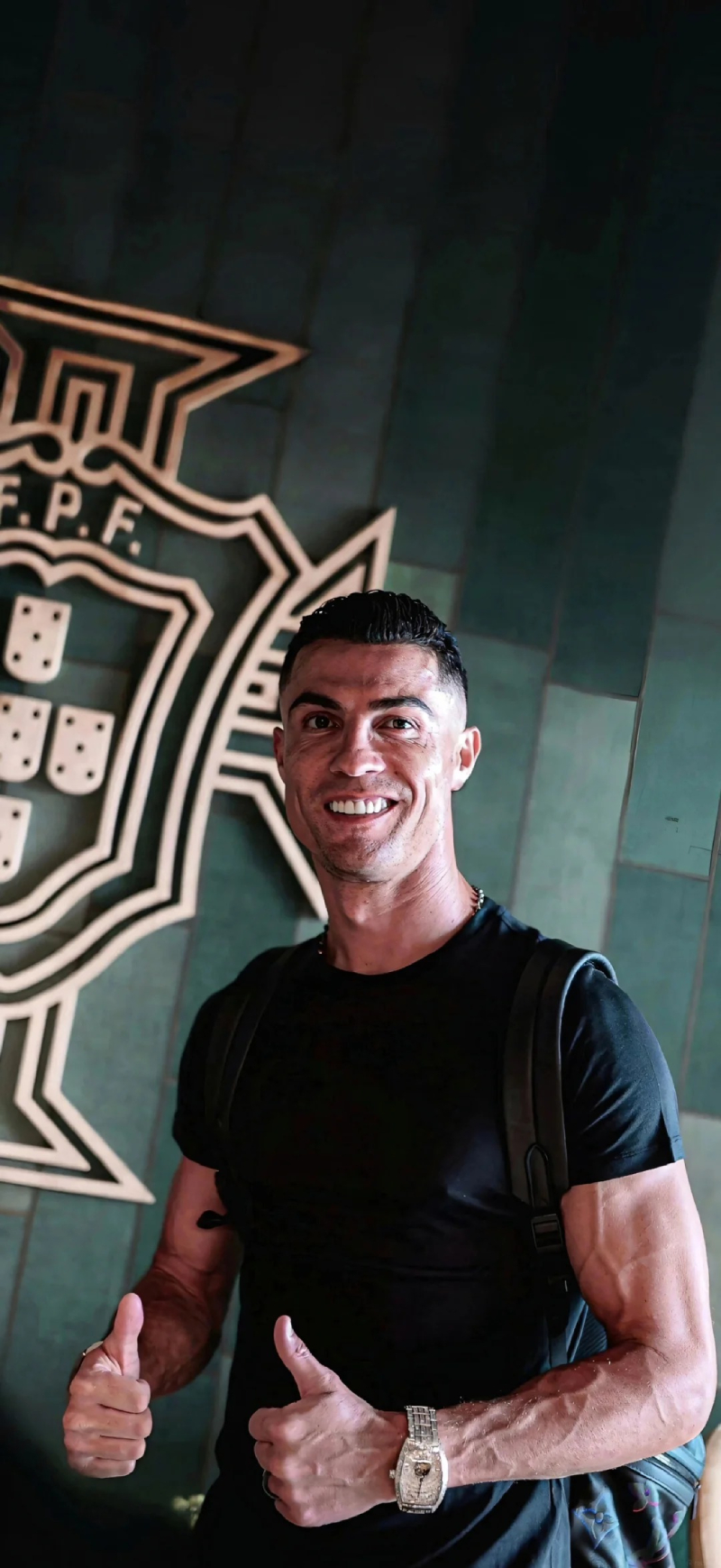 ảnh Ronaldo với ánh mắt đầy tự tin
