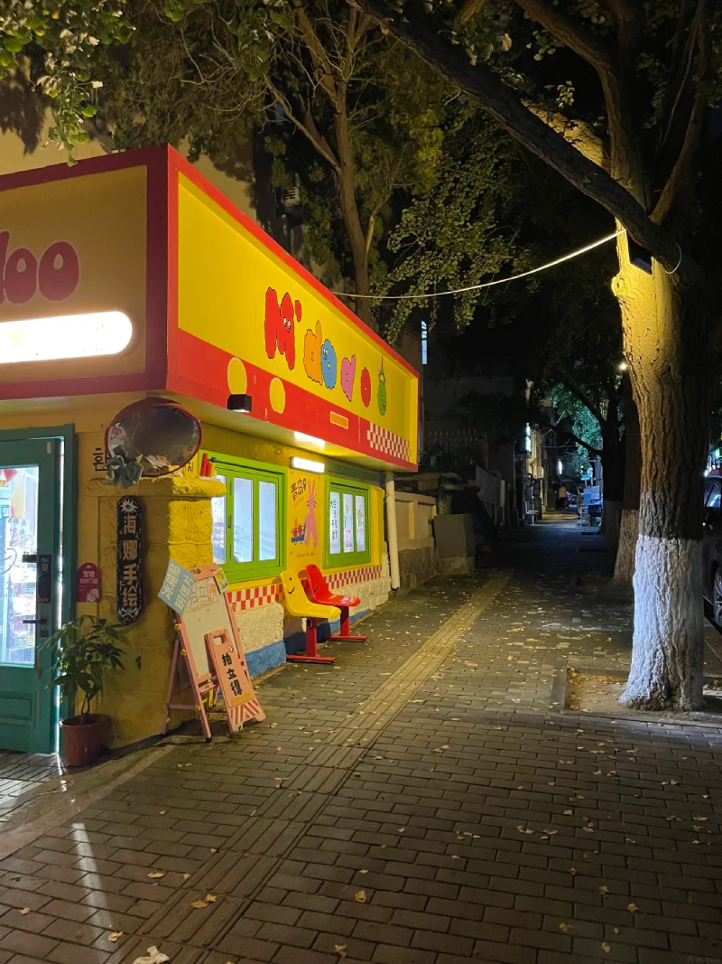 ảnh chill đường phố về đêm mang vibe thành phố