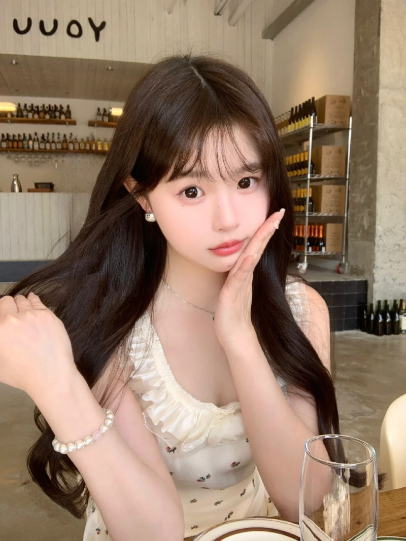 hình gái đẹp trẻ trung