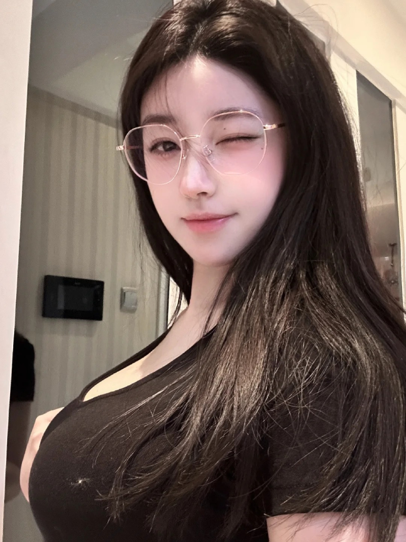 ảnh girl xinh mang kính đáng yêu
