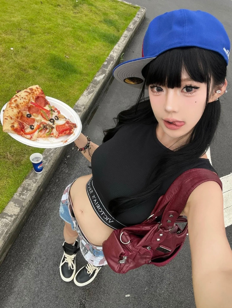 ảnh hot girl xinh xắn tạo dáng