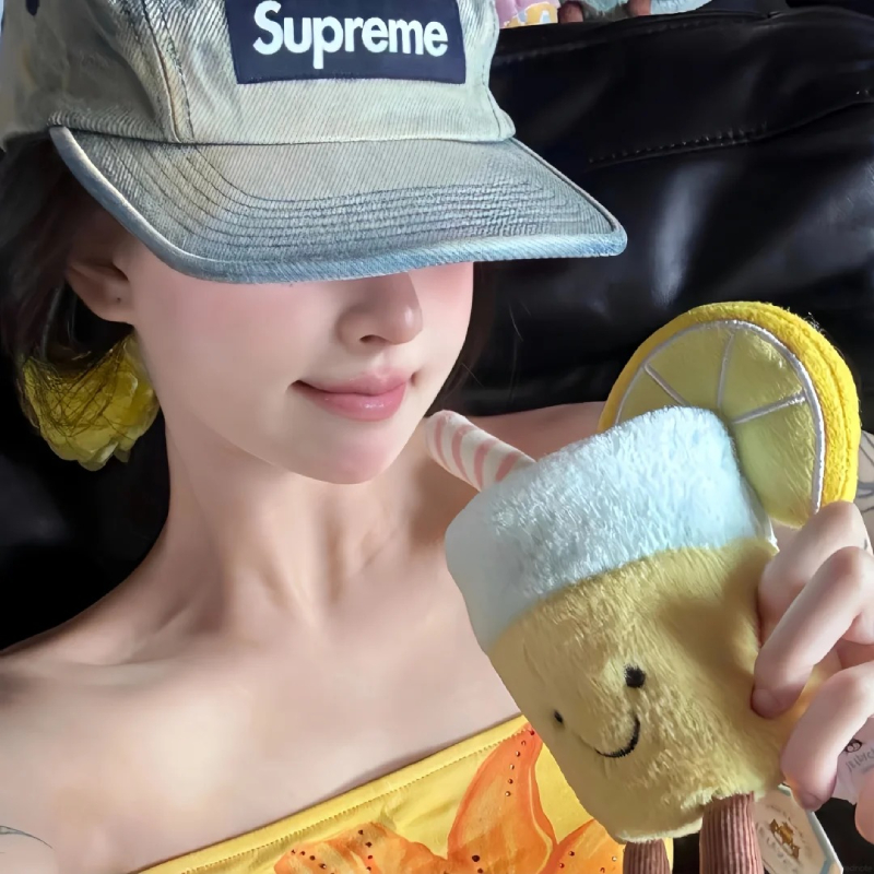 ảnh thiếu nữ xinh đẹp che mặt