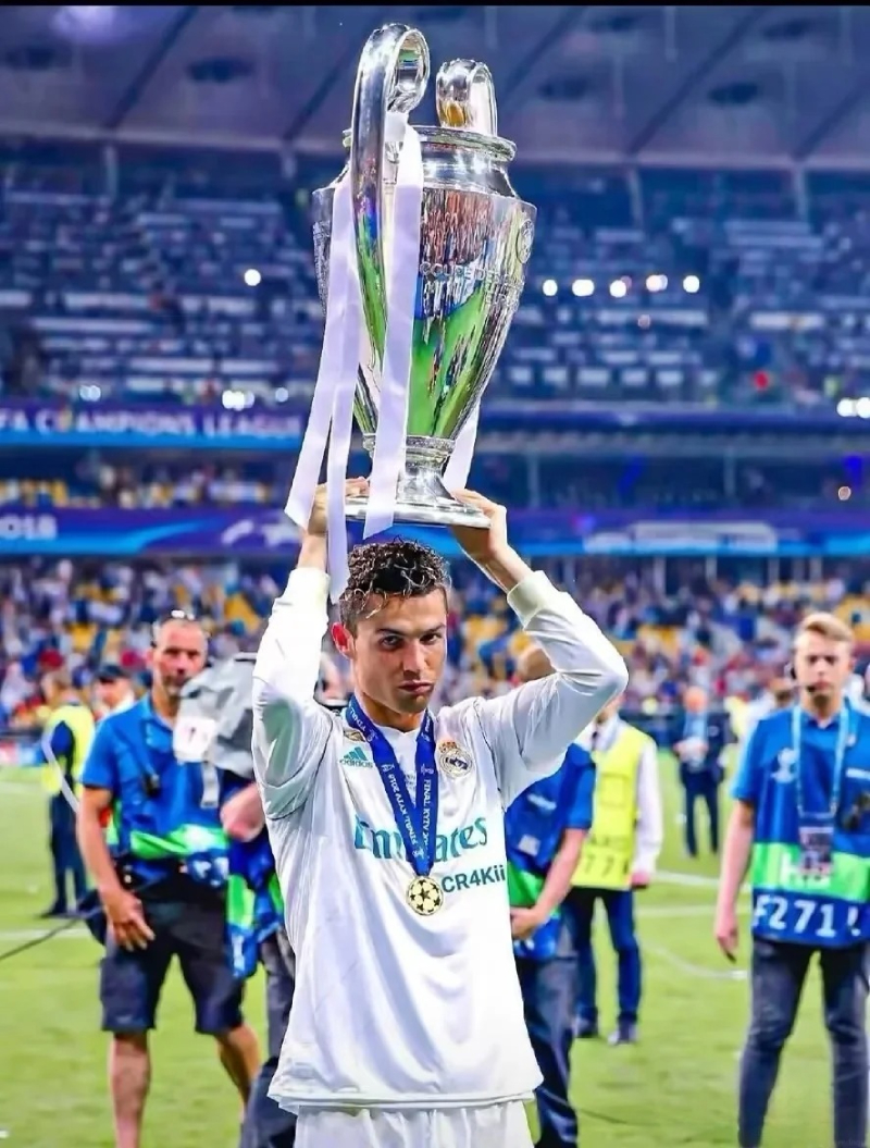 hình Ronaldo thần thái cực chất