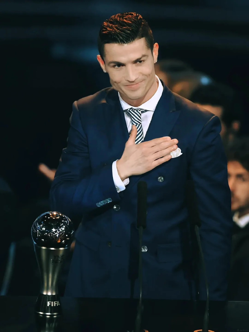 hình ảnh Ronaldo đẹp trai