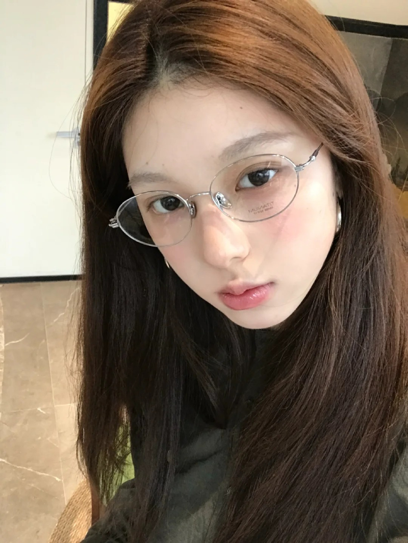 hình ảnh gái xinh đeo kính
