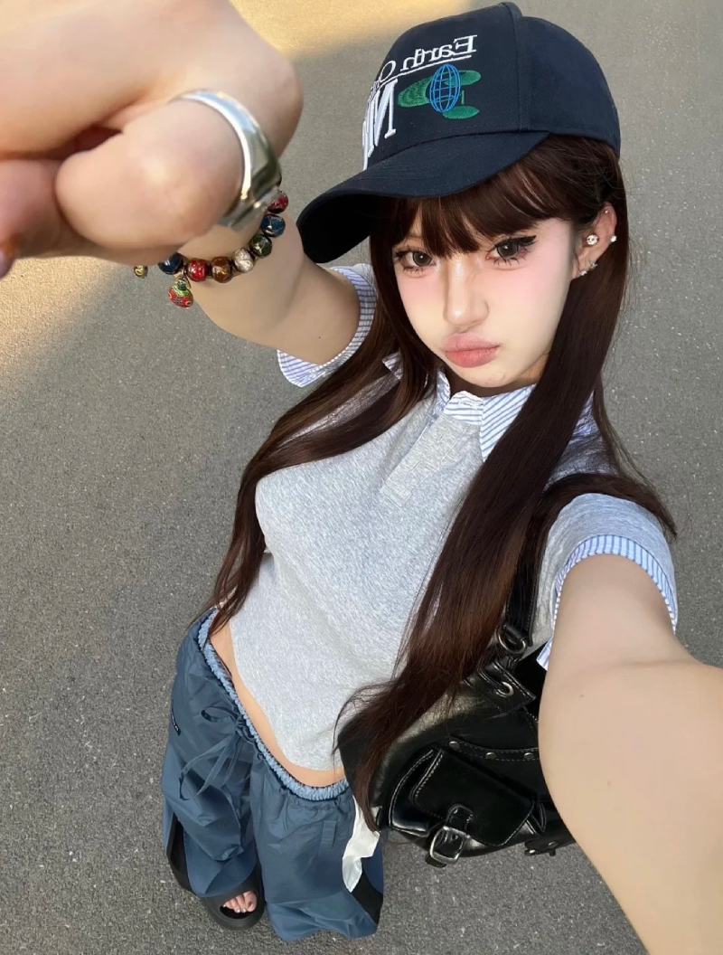hot girl đáng yêu với thần thái tự nhiên