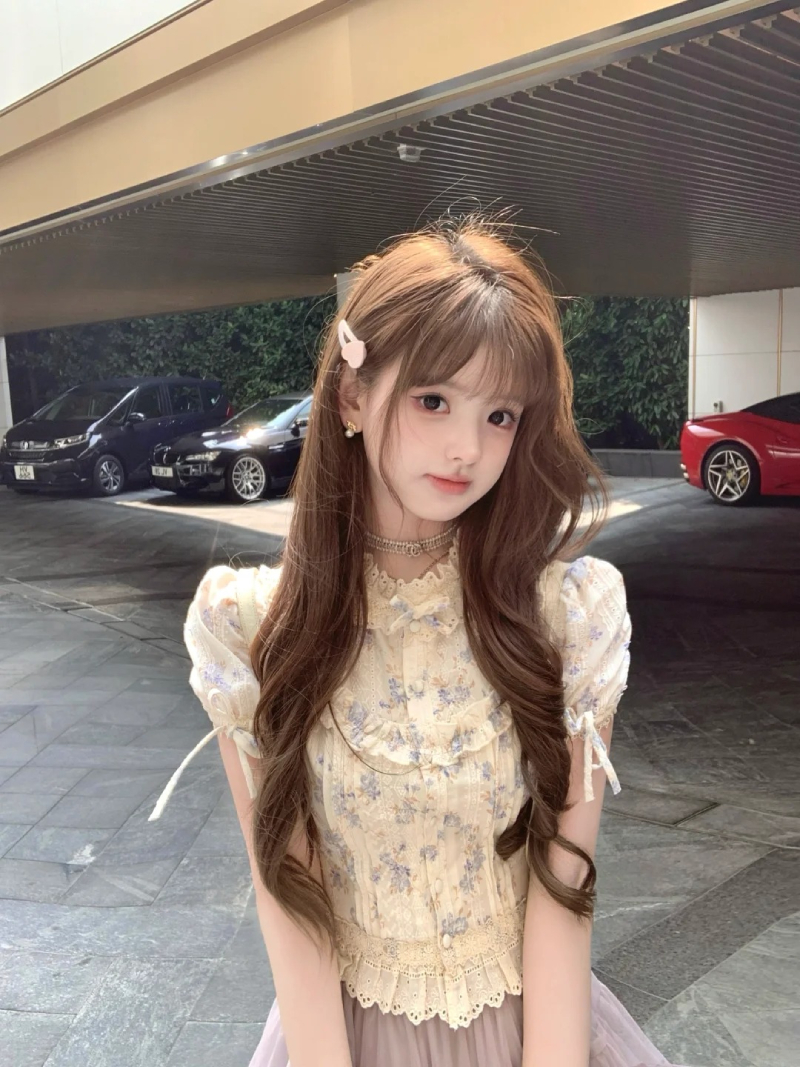 hot girl xinh đẹp với vẻ ngoài dễ thương