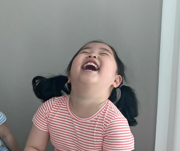 meme cười với biểu cảm hài hước