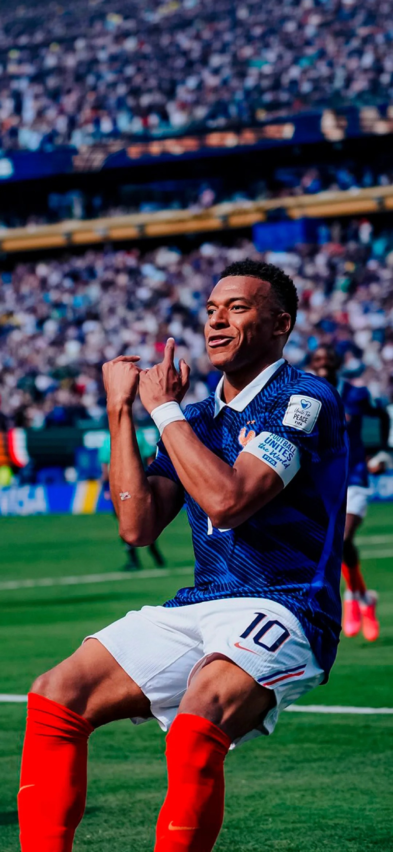 ảnh Kylian Mbappe trong màu áo đội tuyển Pháp