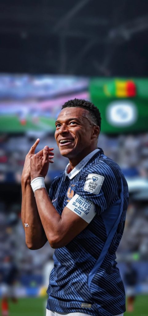 ảnh Mbappe đẹp nhất với khoảnh khắc ăn mừng