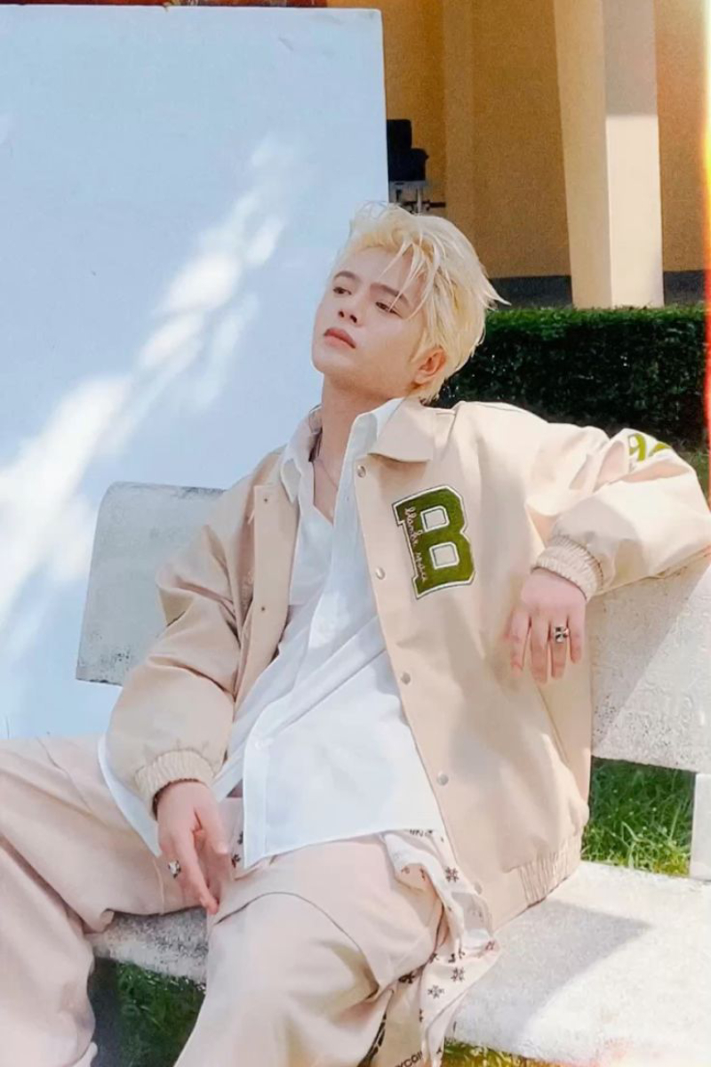 ảnh Rhyder với outfit thời trang