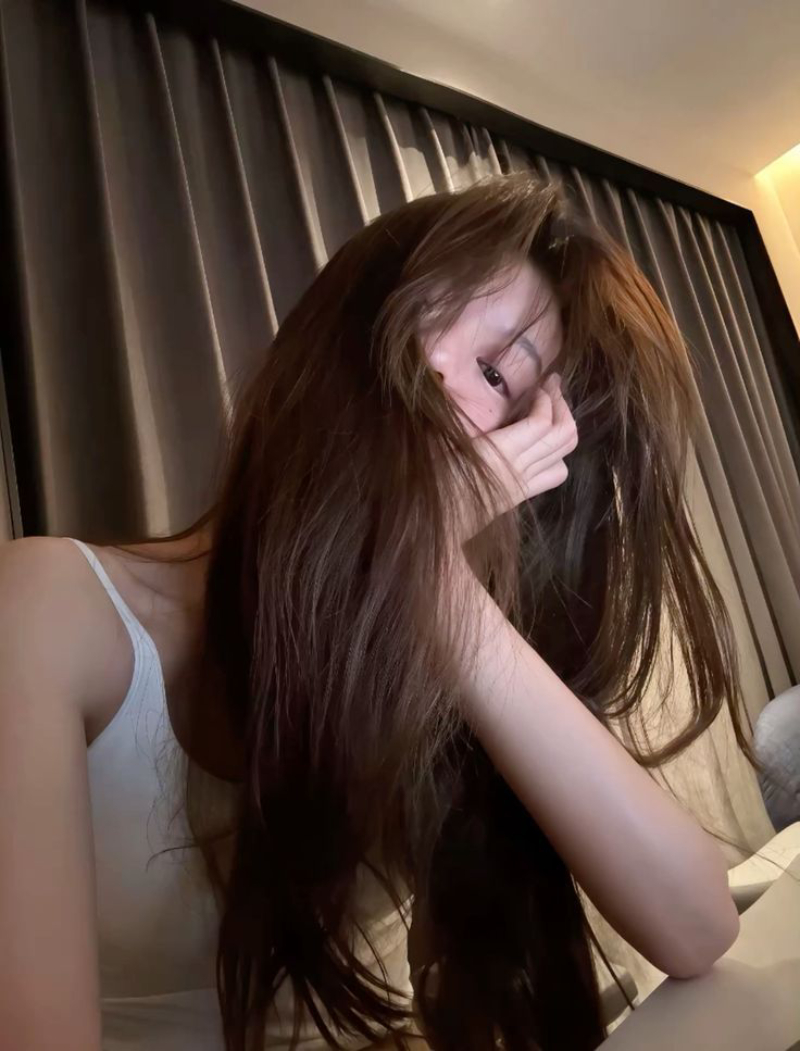 ảnh che mặt mang vibe nhẹ nhàng