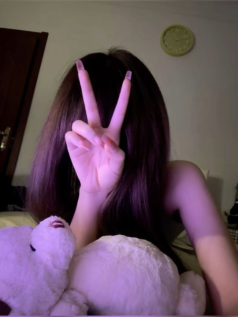 ảnh che mặt tạo dáng tự nhiên
