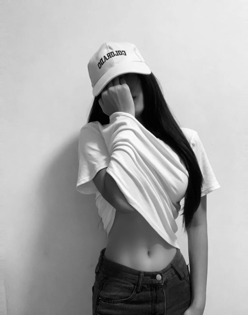 ảnh che mặt trong phòng