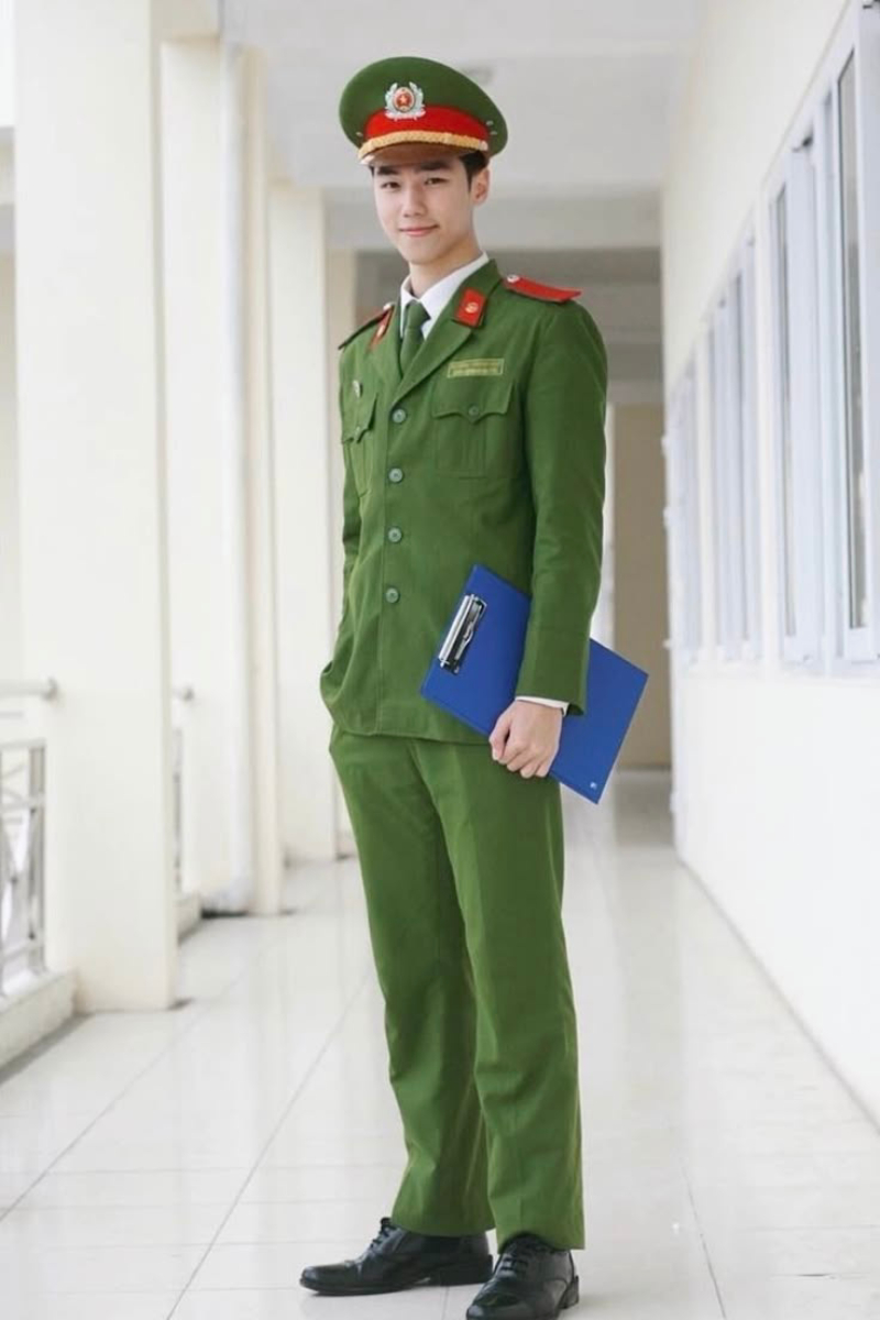 ảnh công an đang làm nhiệm vụ