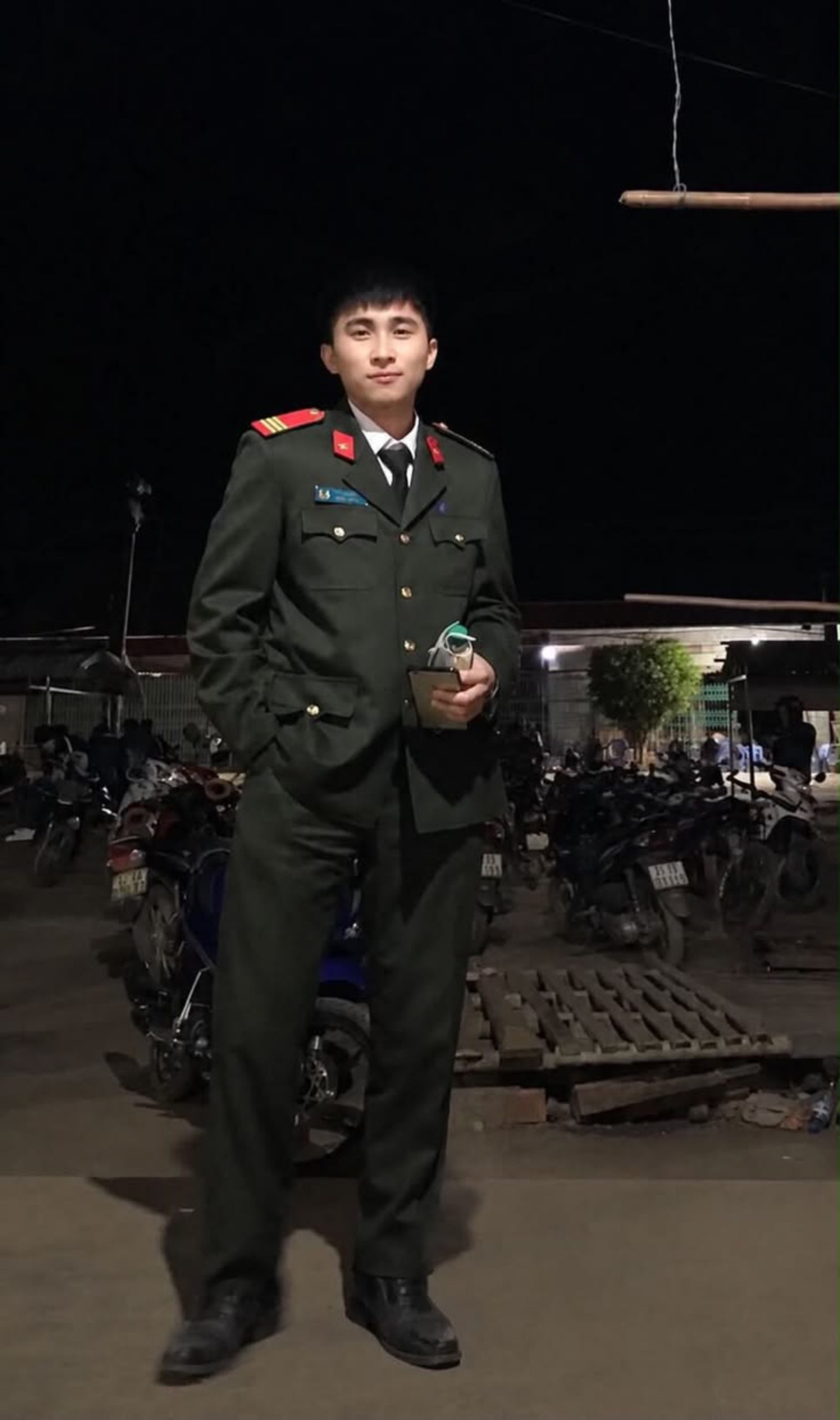 ảnh công an đang thực hiện nhiệm vụ