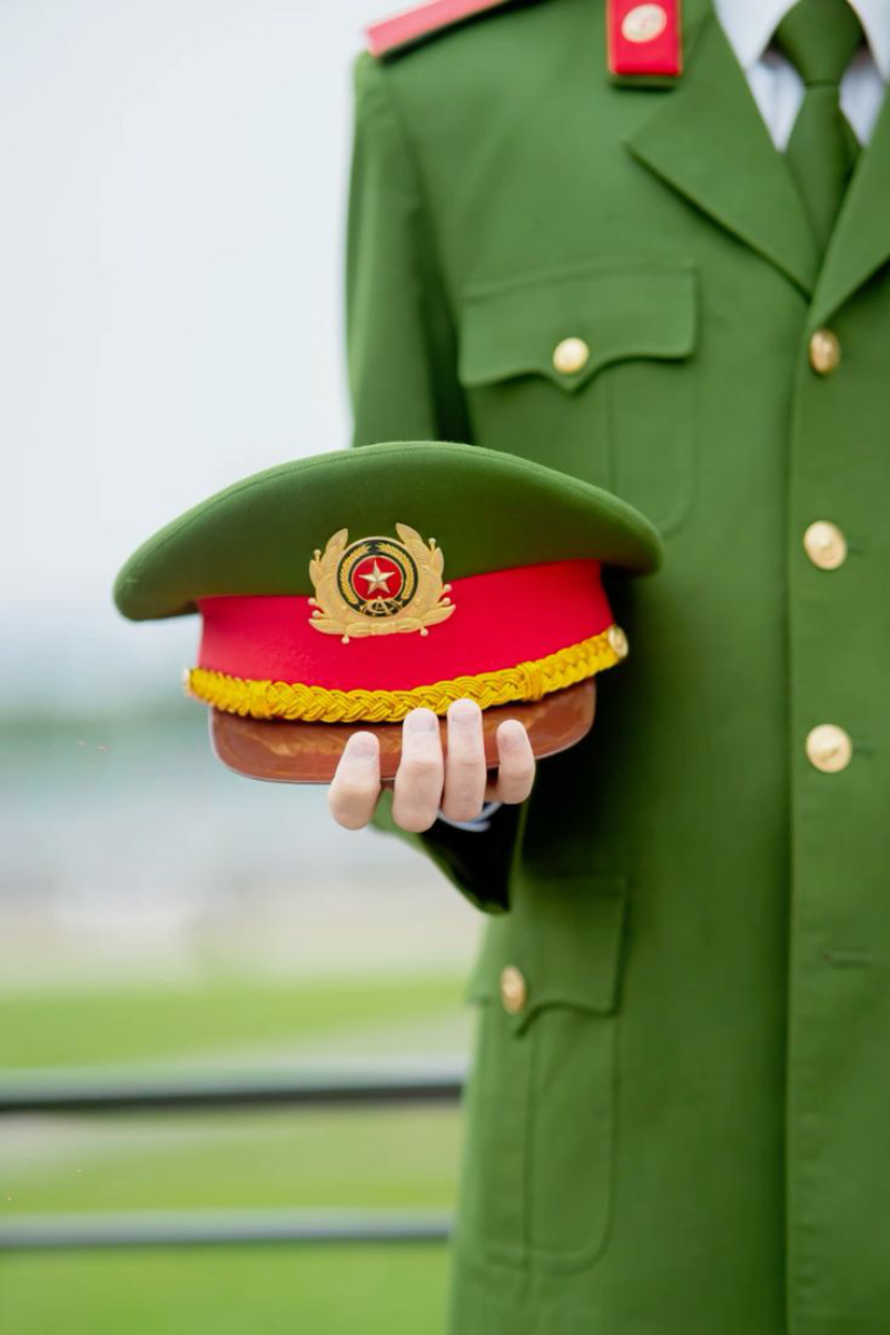 ảnh công an đẹp và trang nghiêm