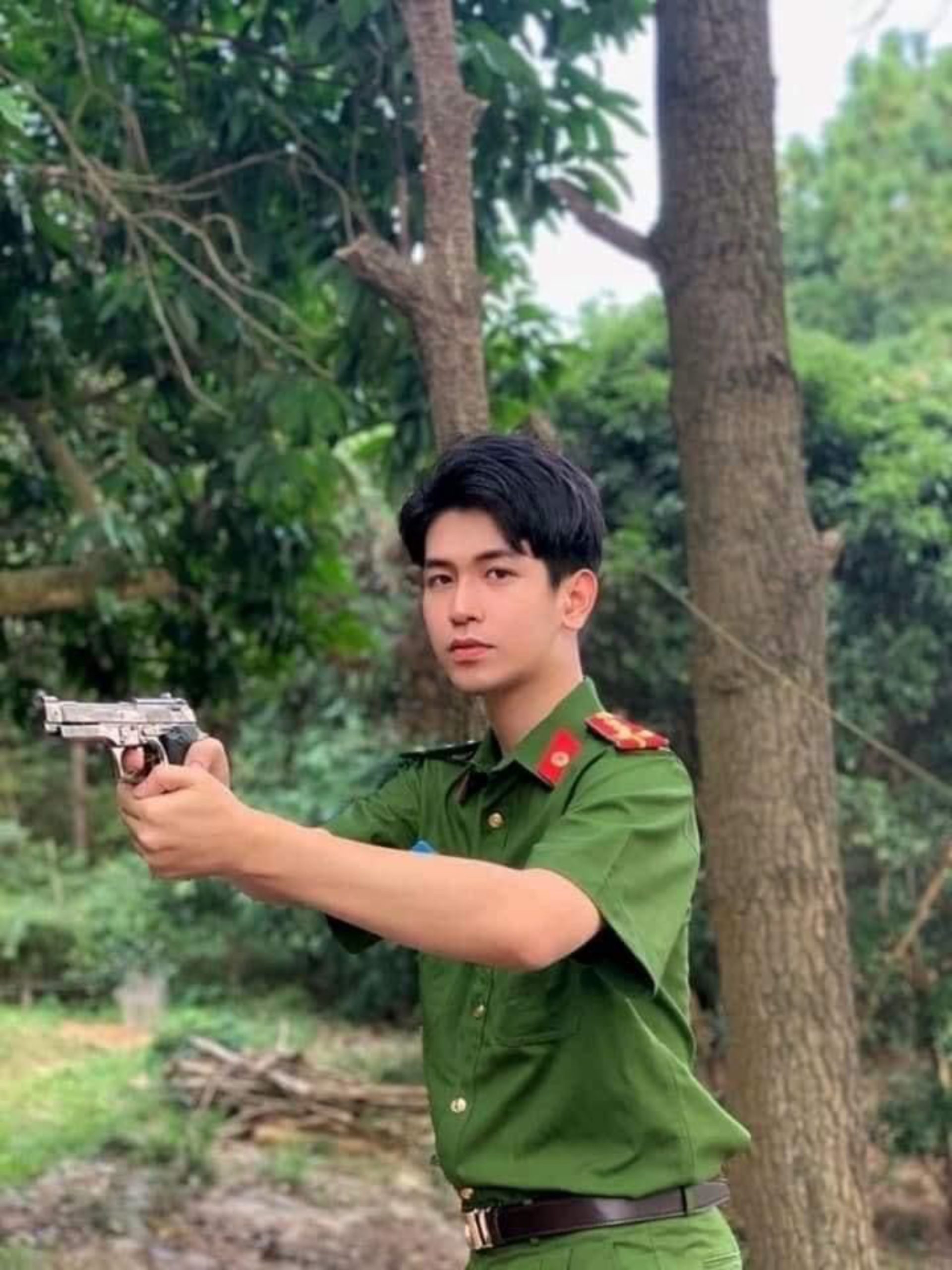 ảnh công an phong cách chuyên nghiệp