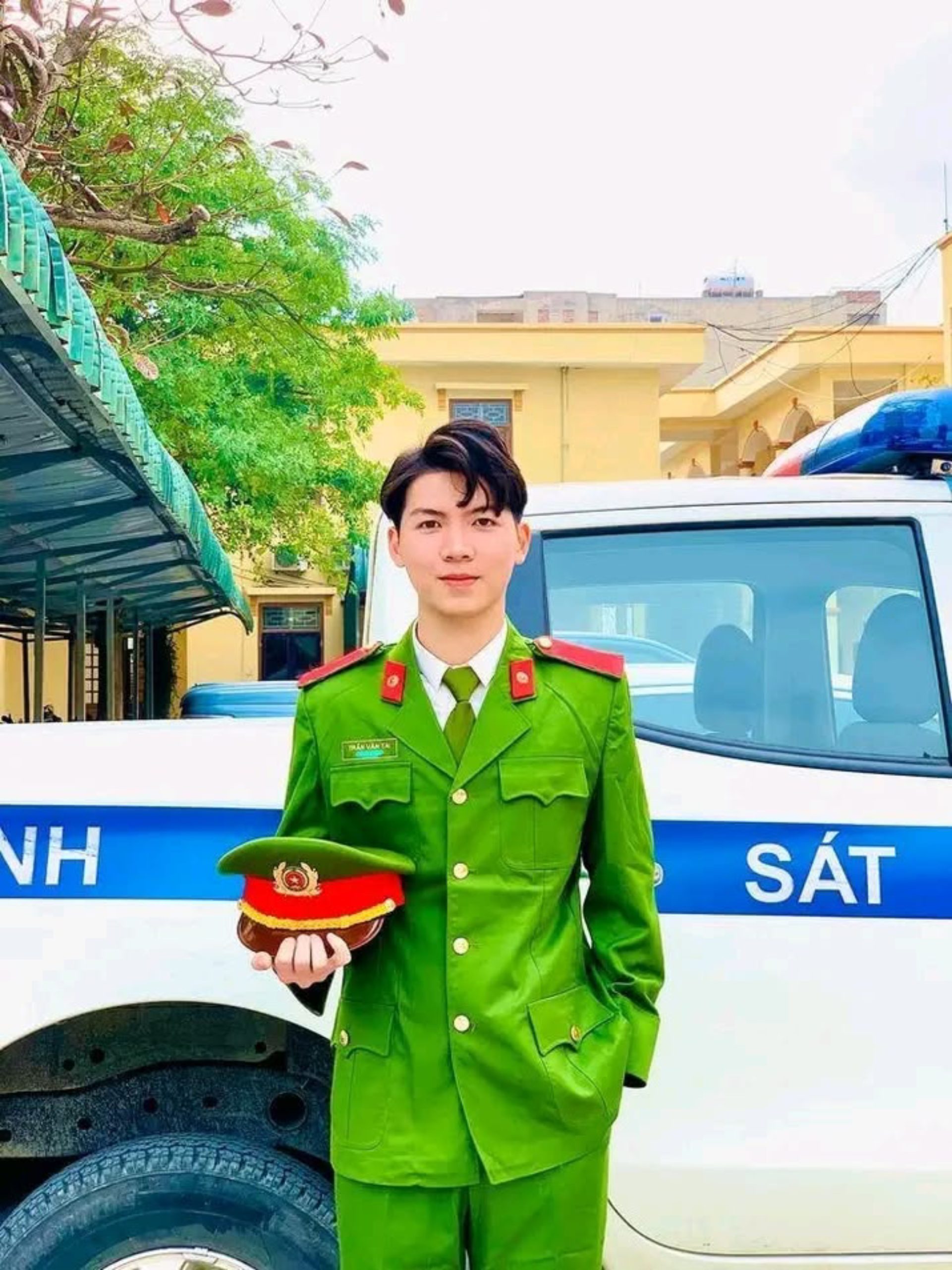 ảnh công an tại khu vực làm việc
