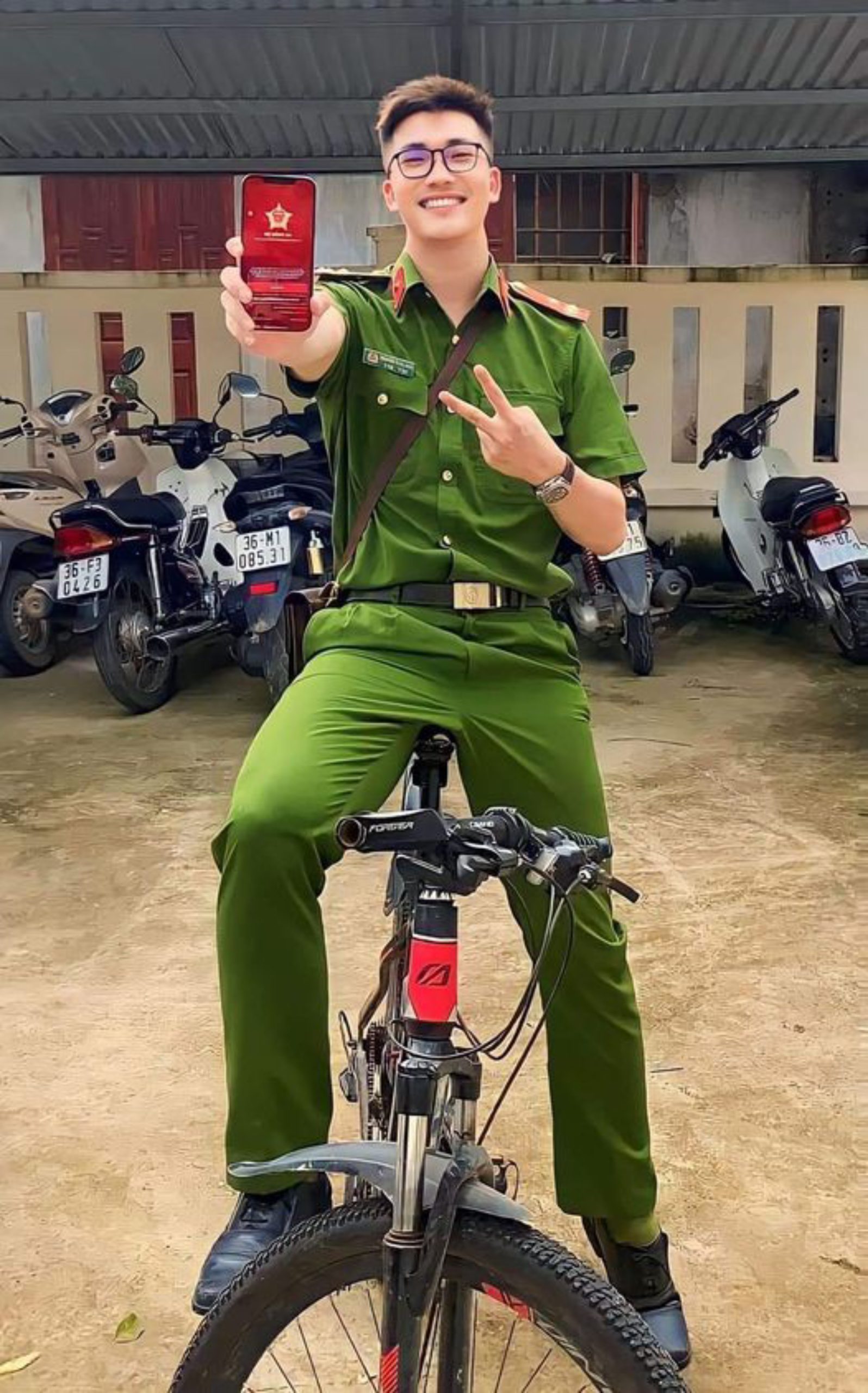 ảnh công an trong công việc thường ngày
