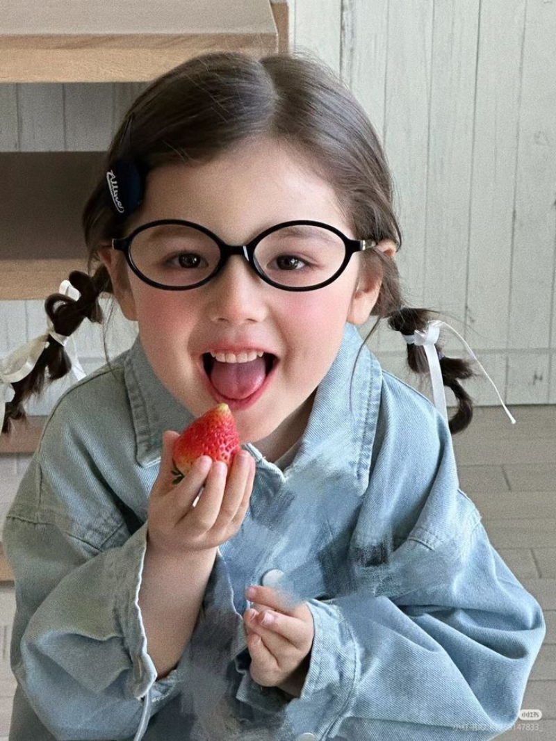 ảnh em bé cute đáng yêu cho điện thoại