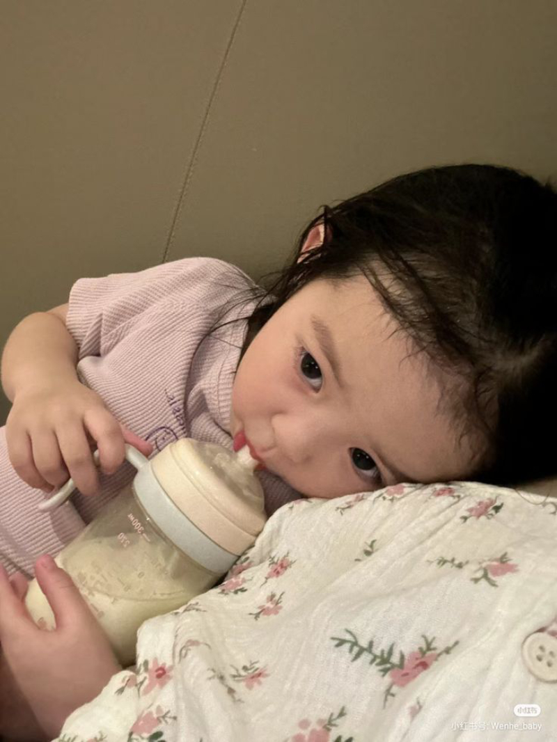 ảnh em bé cute phong cách pastel