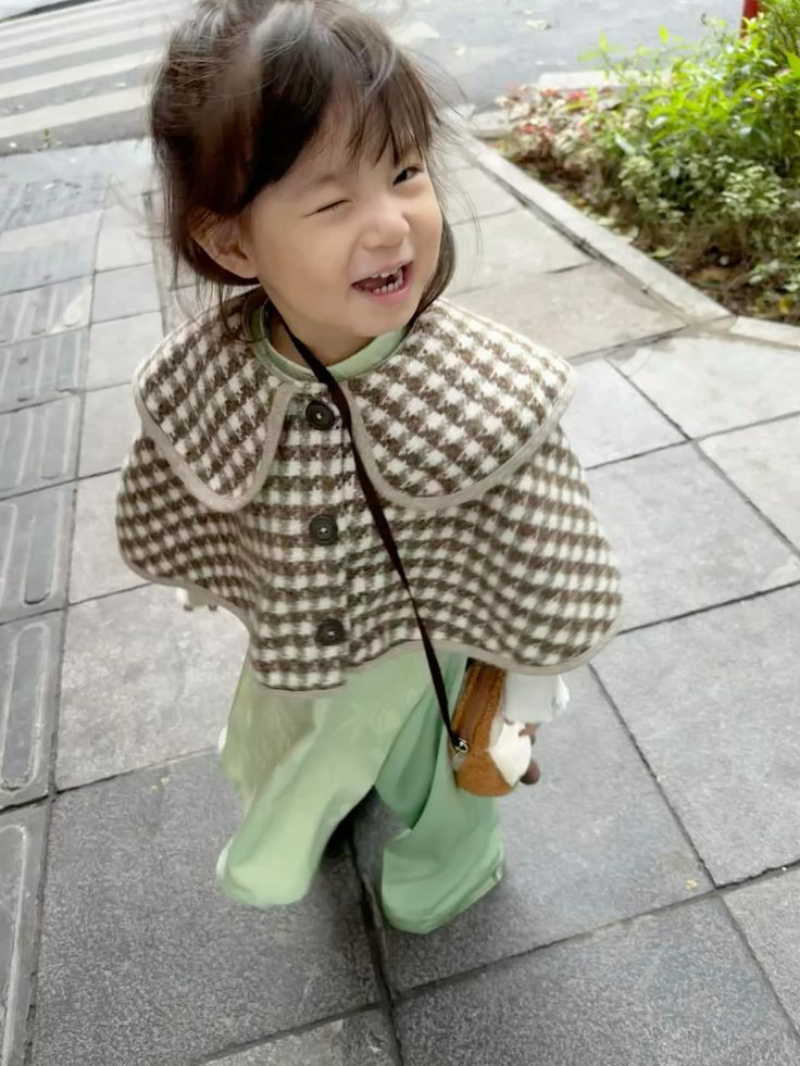 ảnh em bé cute với biểu cảm hài hước