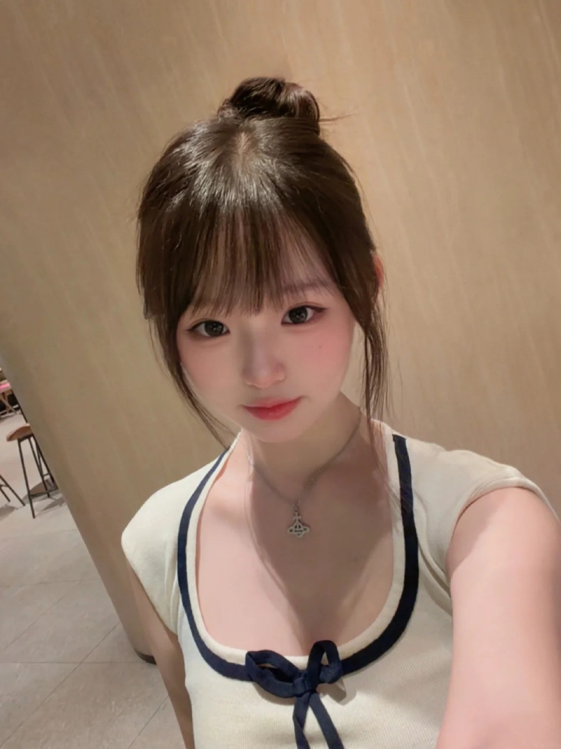 ảnh gái cute phong cách hiện đại