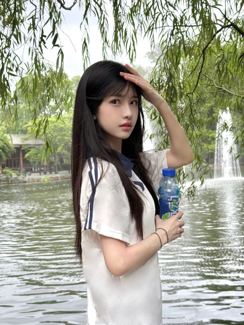 ảnh gái cute phong cách nữ tính