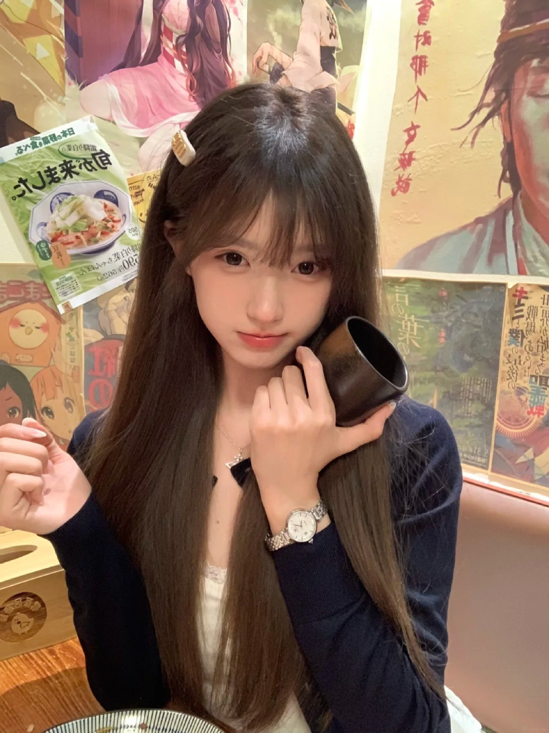 ảnh gái cute phong cách tối giản