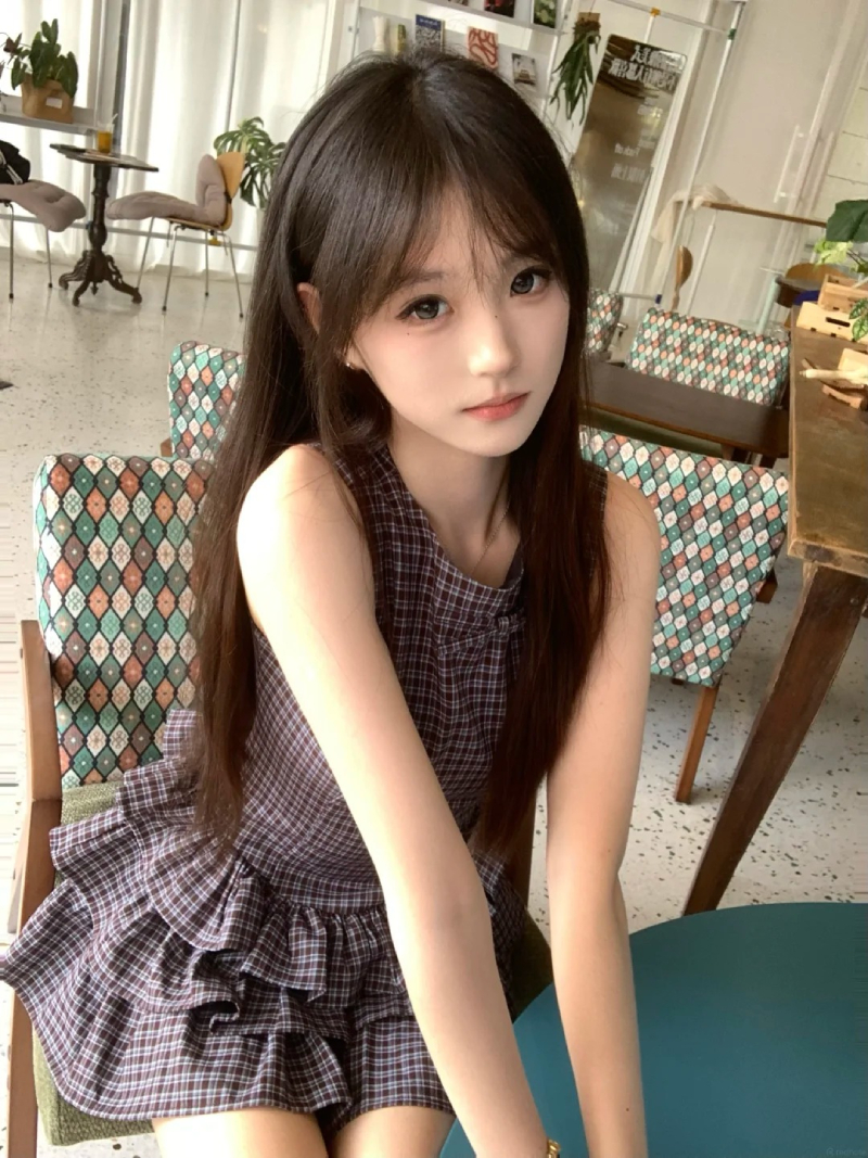 ảnh gái cute tạo dáng trước ống kính