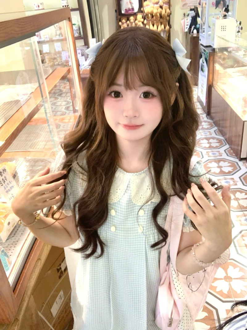 ảnh gái cute trong trang phục đẹp