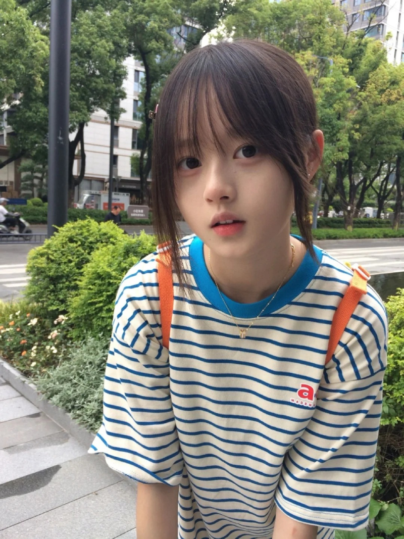 ảnh gái cute với biểu cảm dễ thương