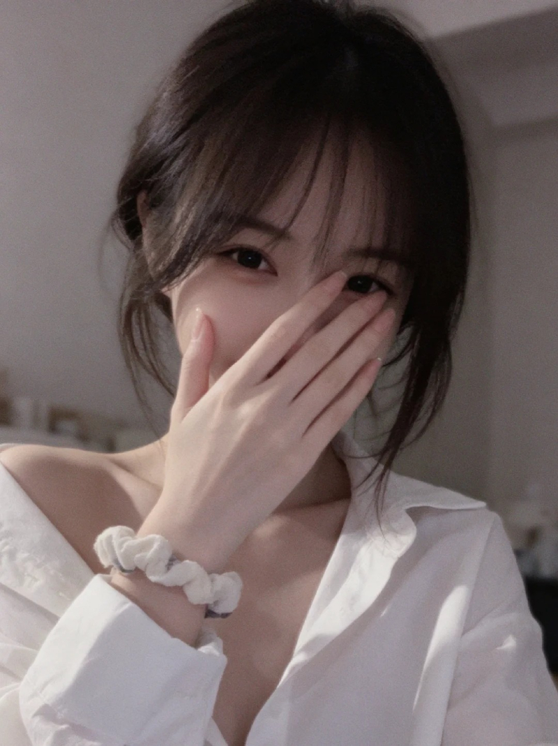 ảnh gái xinh tóc dài aesthetic