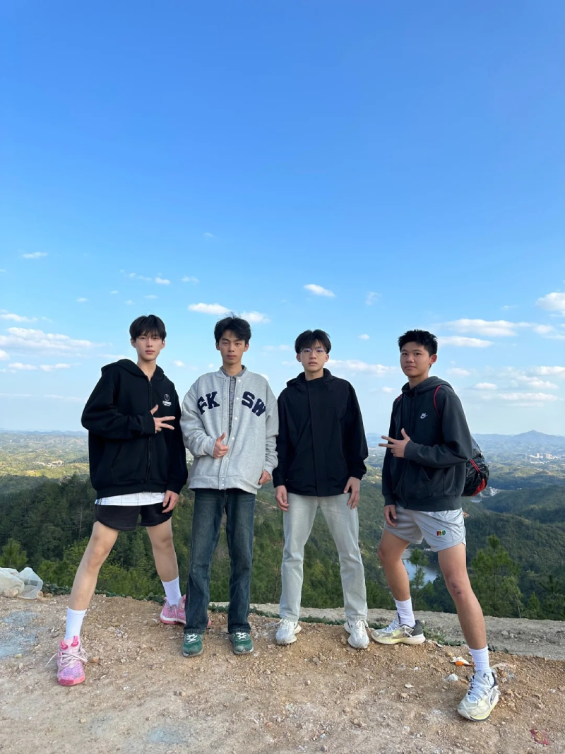 ảnh nhóm 4 người phong cách cute
