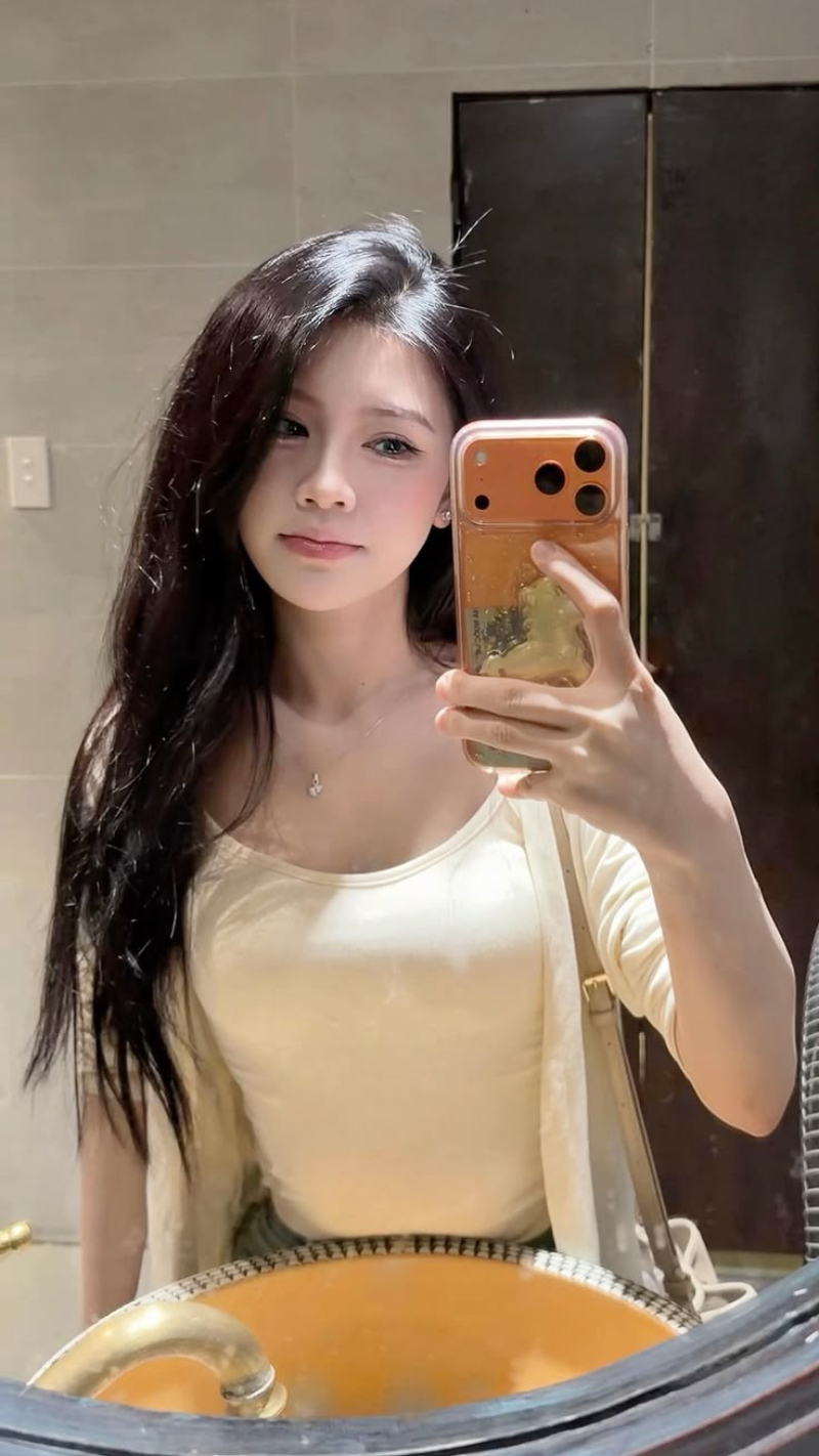 ảnh nữ trẻ trung với phong cách thời trang
