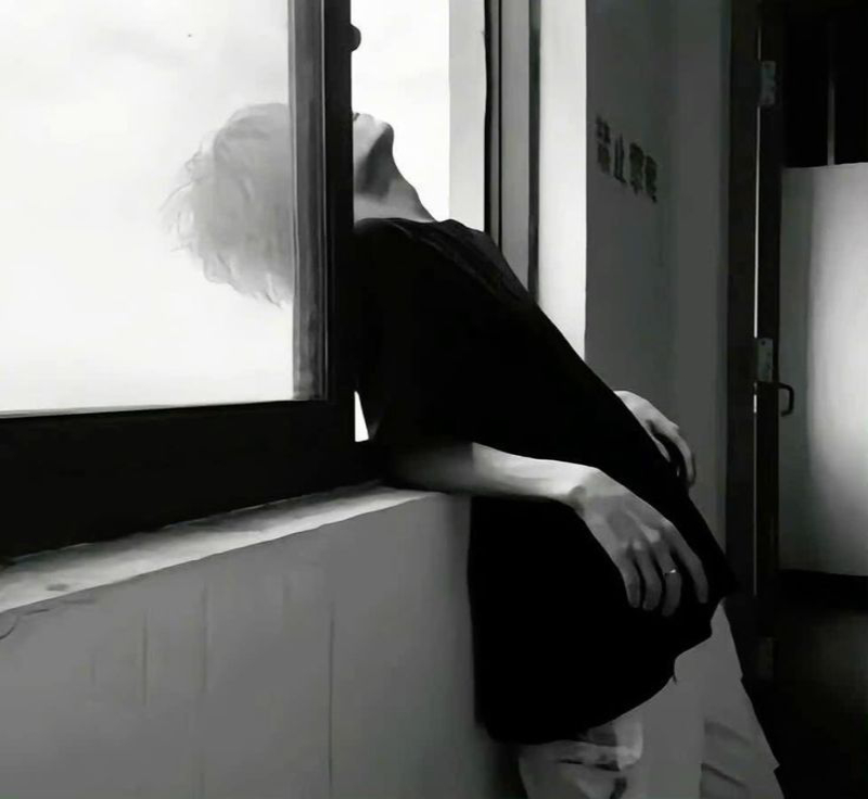 ảnh sad boy đen trắng