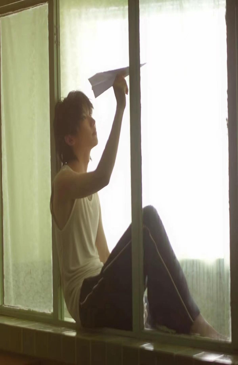ảnh sad boy với ánh mắt buồn